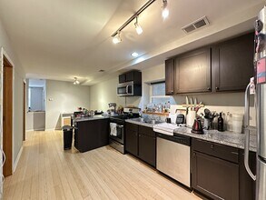 1636 W Ohio St, Unit 2 in Chicago, IL - Foto de edificio - Building Photo