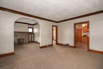 9806 Sladden Ave-Unit -2/Up in Garfield Heights, OH - Building Photo - Building Photo