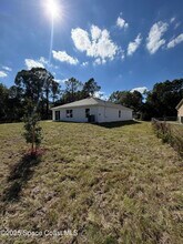 881 Hollahan Rd SE in Palm Bay, FL - Building Photo - Building Photo