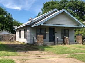 1116 E Broadway St in Cushing, OK - Foto de edificio - Building Photo