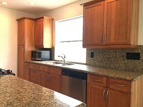 3881 Groton St, Unit 4 in San Diego, CA - Building Photo - Building Photo