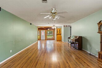 2101 Bush Dr in Huntsville, TX - Building Photo - Building Photo