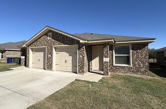 2412 FM 1113, Unit B in Copperas Cove, TX - Foto de edificio - Building Photo