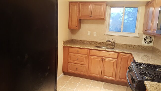 11328 Cherry Hill Rd, Unit 203 in Beltsville, MD - Building Photo - Building Photo