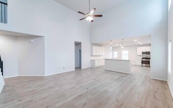 101 Copper Lily Dr in Liberty Hill, TX - Foto de edificio - Building Photo