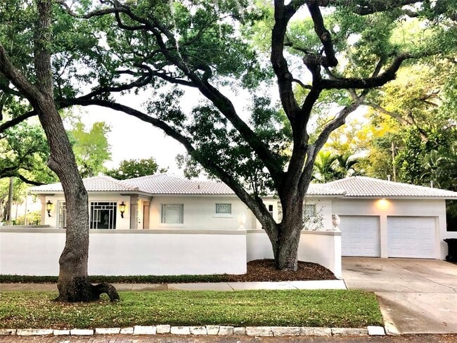 1801 Beach Dr NE in St. Petersburg, FL - Building Photo - Building Photo