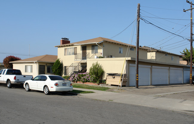 400 E Dollie St in Oxnard, CA - Building Photo - Building Photo