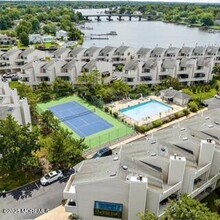 5 Sea Breeze Ct in Long Branch, NJ - Building Photo - Building Photo