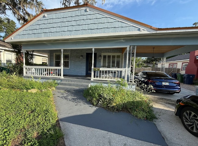 property at 322 W Crest Ave