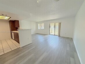 3212 Coral Lake Ln in Coral Springs, FL - Building Photo - Building Photo