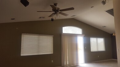 7290 Victoria Oak Ct in Las Vegas, NV - Building Photo - Building Photo