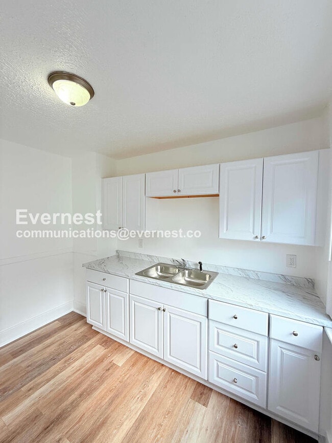 15812 Kentucky St in Detroit, MI - Building Photo - Building Photo