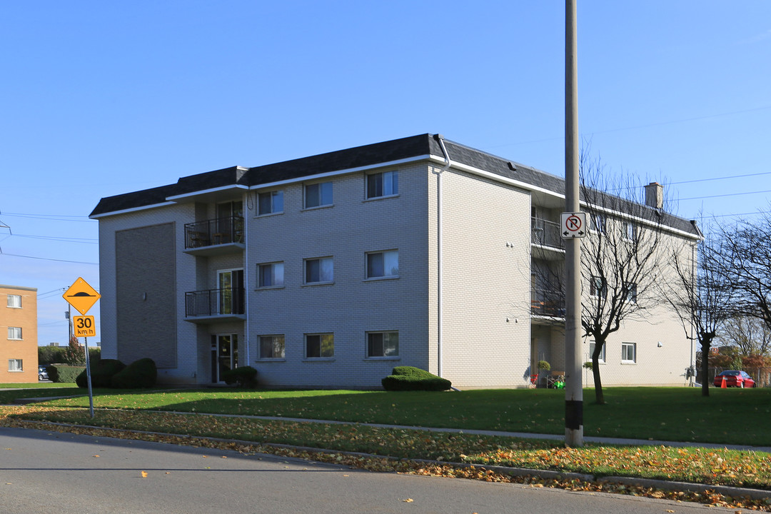 Traynor Avenue Apartments in Kitchener, ON - Building Photo