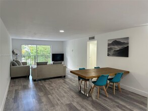 555 NE 123rd St-Unit -218-A in North Miami, FL - Building Photo - Building Photo
