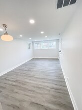 5735 W Addison St-Unit -1 in Chicago, IL - Building Photo - Building Photo