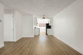 Valle at 9121 Kenwood in Spring Valley, CA - Building Photo - Building Photo