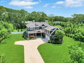 21 Barn Ln in Bridgehampton, NY - Building Photo - Building Photo