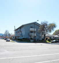 1402 W Victory Blvd in Burbank, CA - Building Photo - Building Photo