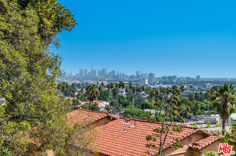 7825 Hillside Ave in Los Angeles, CA - Building Photo - Building Photo