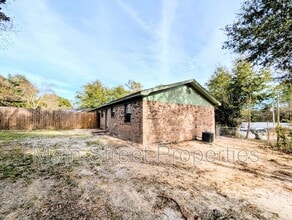 5086 Yacht Harbor Cir in Pensacola, FL - Building Photo - Building Photo