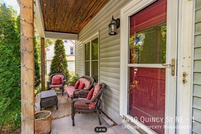 2410 Quincy St NE in Minneapolis, MN - Building Photo - Building Photo