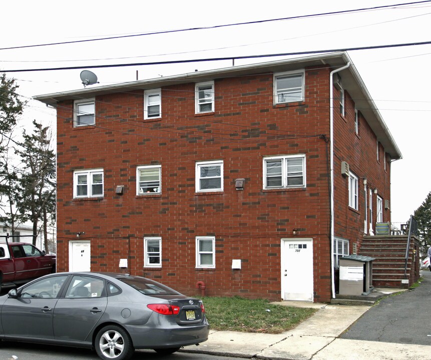 70 Delafield St in New Brunswick, NJ - Building Photo