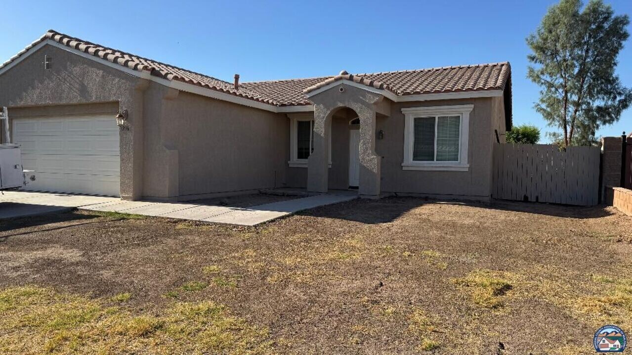 1216 D Patino St in Calexico, CA - Building Photo