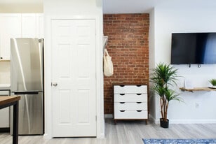 240e E 75th St in New York, NY - Building Photo