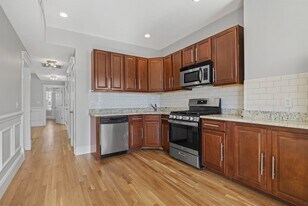 633 E 7th St, Unit 3 Apartamentos