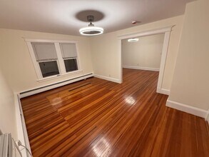 44 Nesbit Avenue, Unit 3rd Floor in West Hartford, CT - Foto de edificio - Building Photo