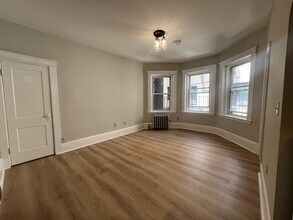 38 Hemenway St, Unit 28 in Boston, MA - Foto de edificio - Building Photo