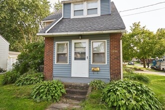 1496 Huguelet St in Akron, OH - Building Photo - Building Photo