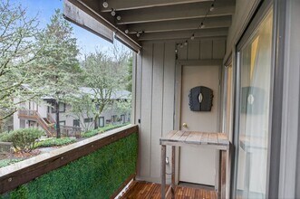 7726 SW Barnes Rd in Portland, OR - Building Photo - Building Photo