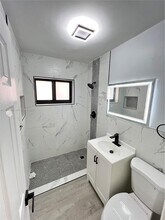 883 NE 39th St in Oakland Park, FL - Building Photo - Building Photo