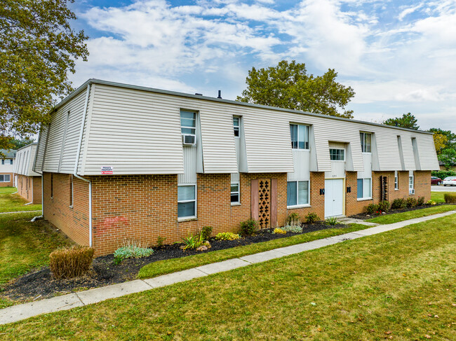 Professional Park Townhomes & Apartments in Marion, OH - Foto de edificio - Building Photo