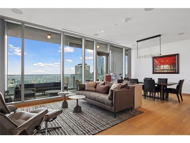 255 Hennepin Ave in Minneapolis, MN - Building Photo - Building Photo