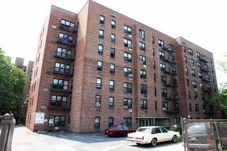 14730 38th Ave in Flushing, NY - Foto de edificio - Building Photo