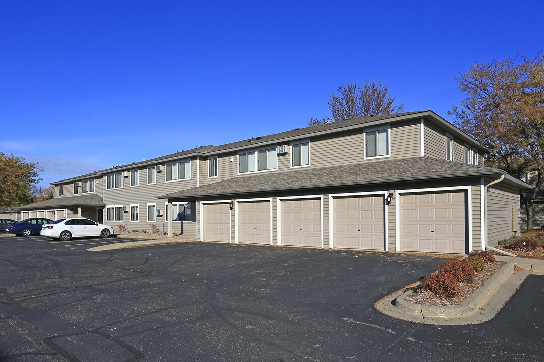 LakeVillage Apartments in Lakeville, MN - Building Photo