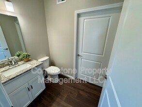 801 Highland Dr in Edwardsville, KS - Building Photo - Building Photo