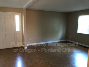 16940 SE Corsage Ave in Milwaukie, OR - Building Photo - Building Photo