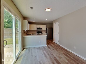 3547 Devon Chase Rd in Atlanta, GA - Foto de edificio - Building Photo