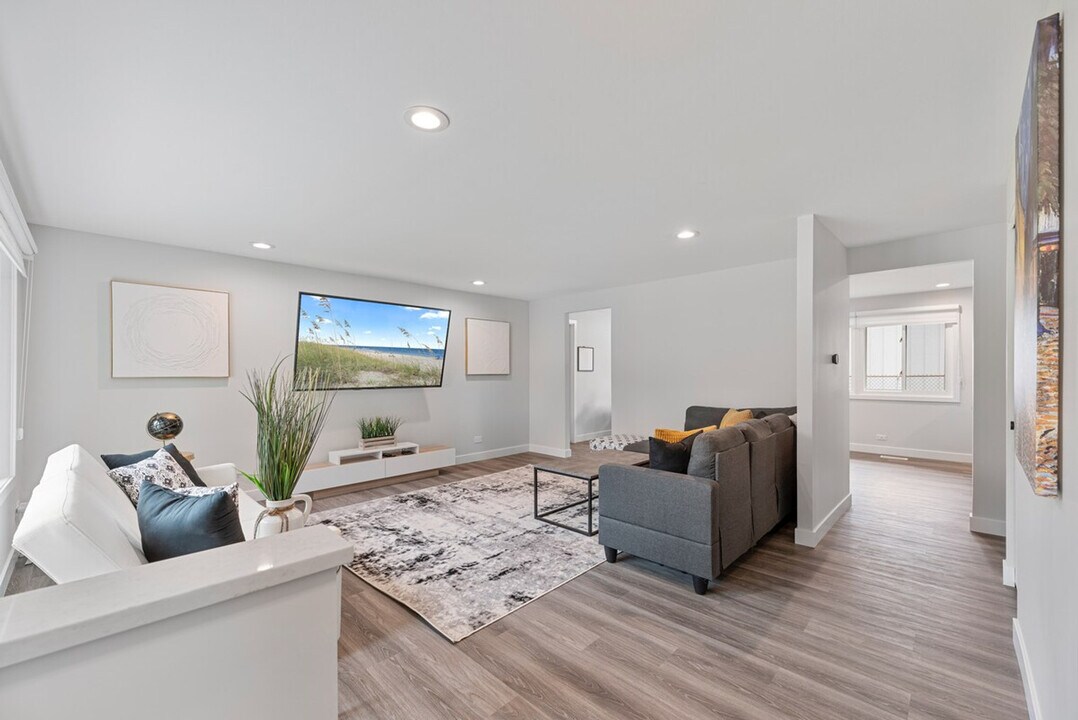 227 Wakefield Ln in Schaumburg, IL - Building Photo