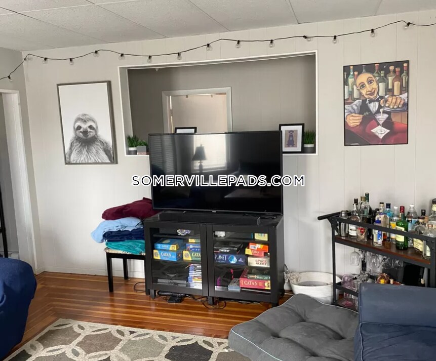 158 Holland St-Unit -3 in Somerville, MA - Building Photo