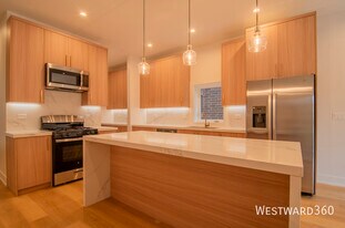 2040 W Washington Blvd in Chicago, IL - Building Photo