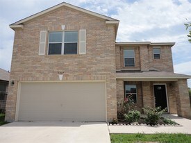 5337 Mathra Dr in Del Valle, TX - Building Photo