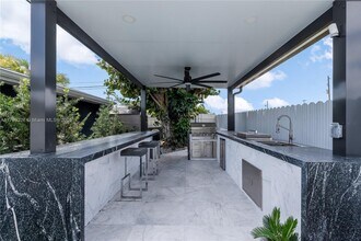 550 SW 69th Ave in Miami, FL - Building Photo - Building Photo