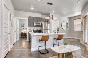 6007 Grissom Rd in San Antonio, TX - Building Photo