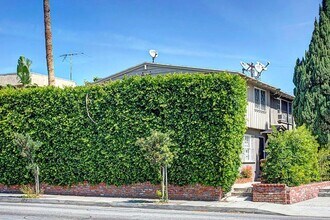 1532 S Bundy Dr, Unit B in Los Angeles, CA - Building Photo - Building Photo