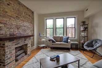 3511 N Racine Ave, Unit 3511-3E in Chicago, IL - Building Photo - Building Photo