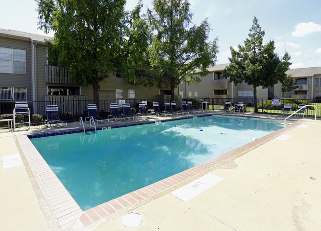 Cedar Mill Apartments & Townhouses